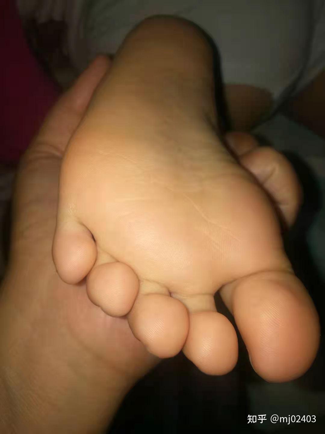 1.14女初中生的脚底板浜故事