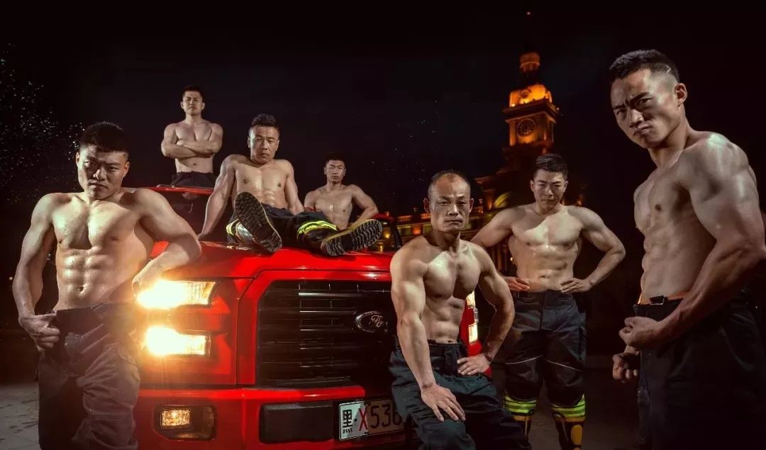 欧美巨大黑人极品精男震撼来袭，肌肉猛男爆裂登场，荷尔蒙炸裂引爆全场