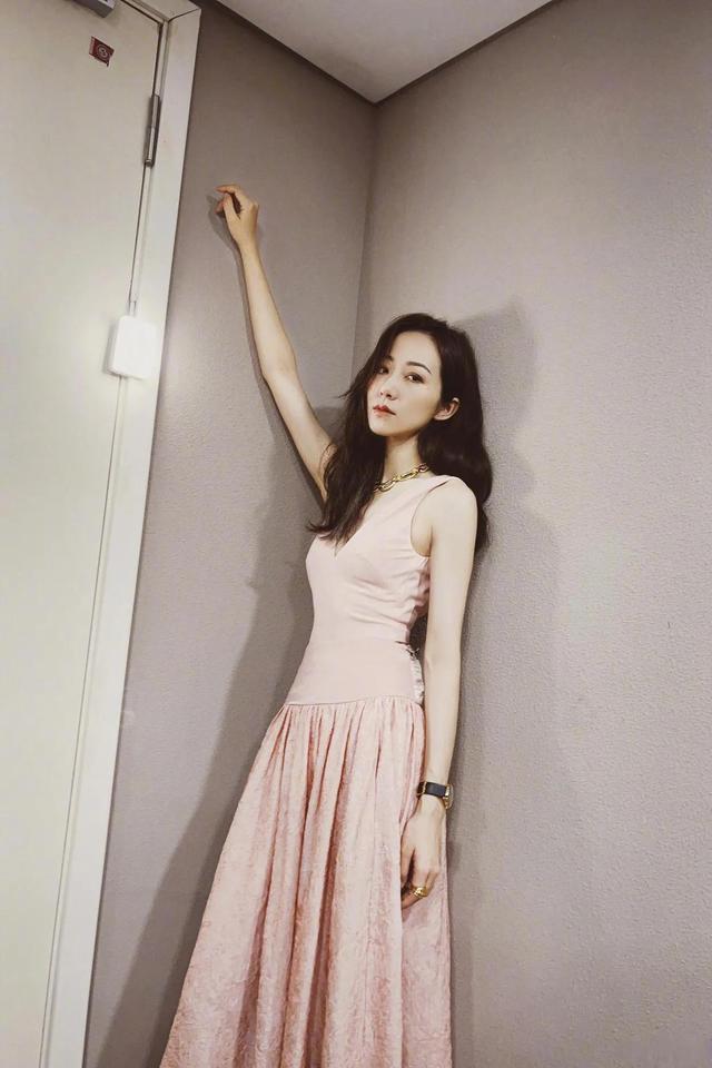 美女大BBB裸体全部颀赏浜高清写真，绝美身材一览无余，极致诱惑视觉盛宴
