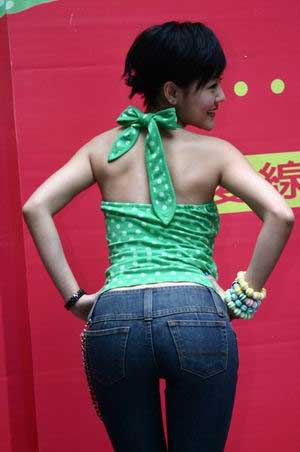 日本丰满白嫩大屁股ass诱惑写真，极致曲线撩人，性感美臀特写，宅男最爱视觉盛宴