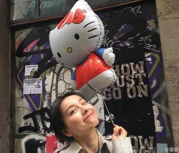 2.小猫主动要求戴肛塞尾巴玩，主人惊讶发现它更粘人，逗趣互动逗乐全网
