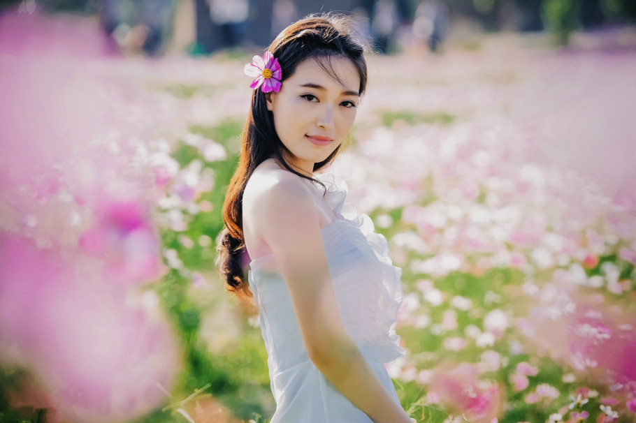 伊人婷婷色综合倾城之姿，绝美瞬间，绽放优雅魅力与时尚风采