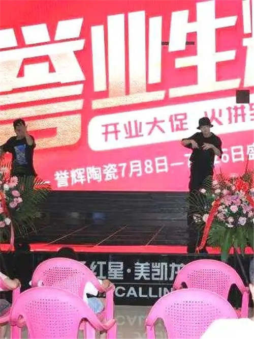 风流肥婆大BBWBBW浜惊艳登场,魅力四射,引爆全场热潮 风流肥婆大BBWBBW浜惊艳登场,魅力四射,引爆全场热潮