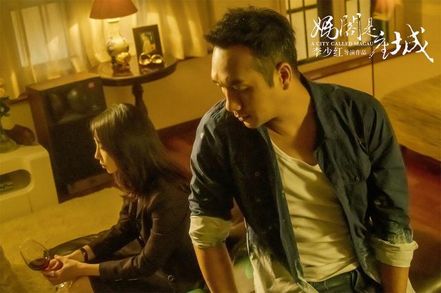 男同片无码激情演绎,真实情感碰撞,探索同志世界的爱与欲望 男同片无码激情演绎,真实情感碰撞,探索同志世界的爱与欲望