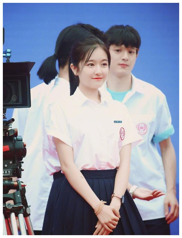 13岁女孩初中生活青春校园电视剧，温暖励志，成长烦恼与友情交织