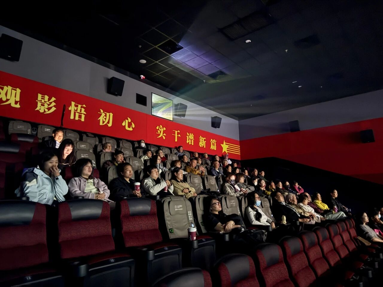 岳伦一区二区三区免费视频浜精彩上线，高清资源任你选，畅享无限观影乐趣