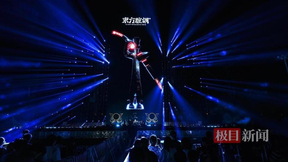 丰满人妻大BBwBBw浜的诱惑，极致曲线引爆视觉盛宴，成熟韵味让人无法抗拒