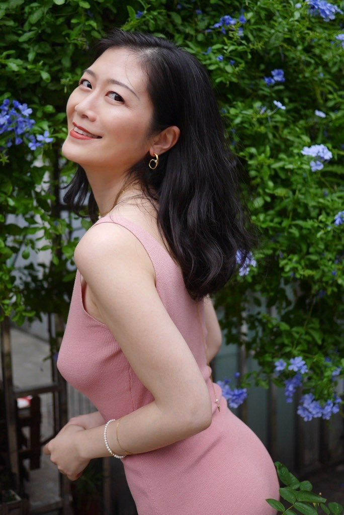 亚洲老熟女视频动人瞬间，魅力不减，岁月沉淀优雅风情