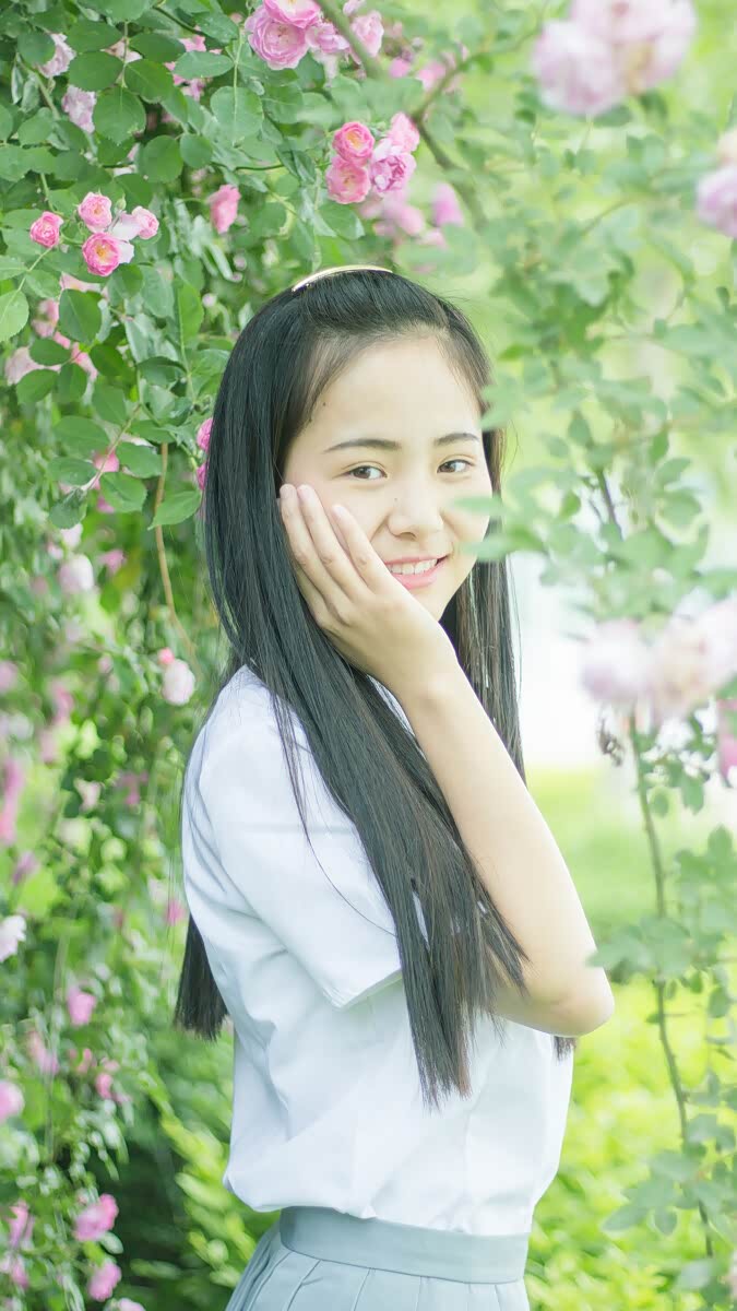 白嫩小泬无套学生校园写真，清纯诱惑，青春气息扑面而来，展现自然美感
