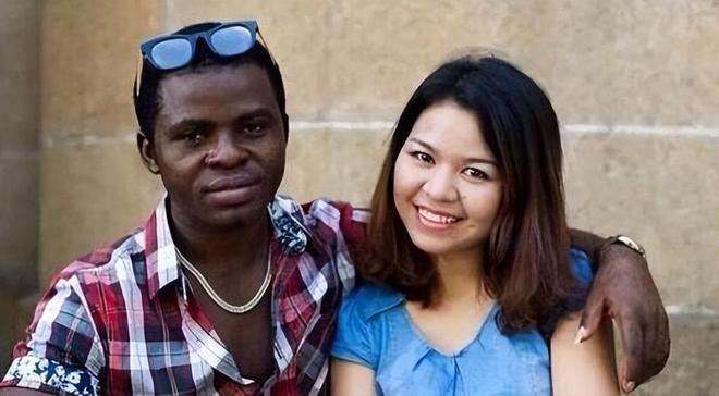 黑人男子与日本女人的跨文化爱情故事，探讨种族与国籍差异，浪漫与挑战并存