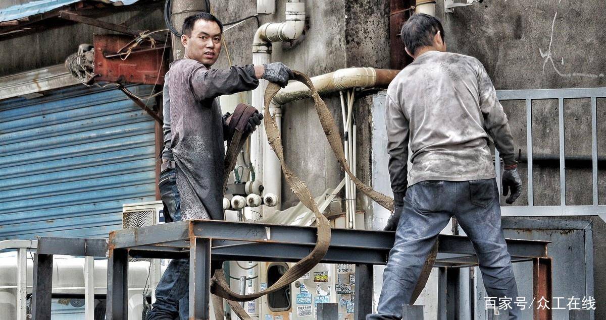 国产无套内精一级毛片农工浜真实记录，农民工人生活写照，底层劳动者艰辛与坚韧