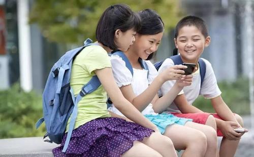 学生疯狂做爱A片引发热议校园青春激情与争议并存