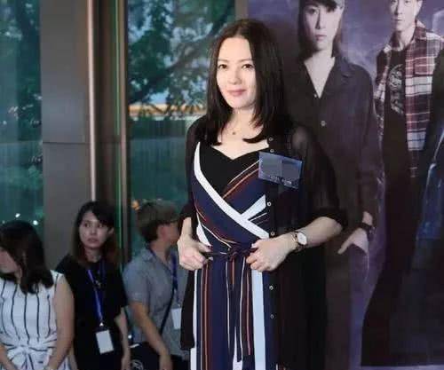 风骚少妇风韵犹存88载岁月沉淀优雅魅力，成熟风情不减当年，时光雕琢更显迷人气质