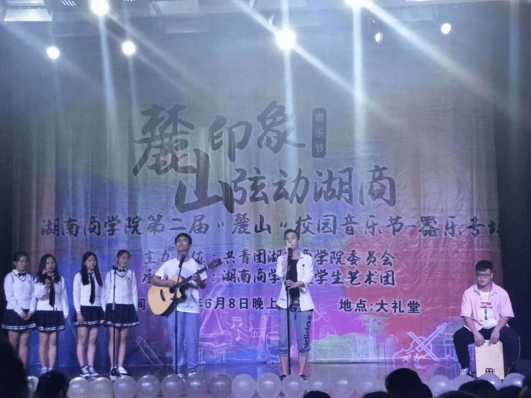 2.激情文学激情燃烧的岁月，青春热血沸腾，梦想与爱交织*