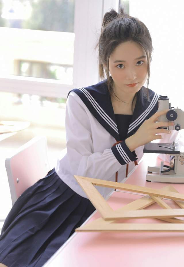 爱丝美女动人写真集，展现优雅魅力，定格唯美瞬间
