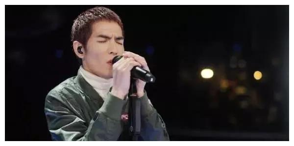 五月天音乐传奇绽放光芒，青春回忆永不褪色，梦想舞台璀璨夺目