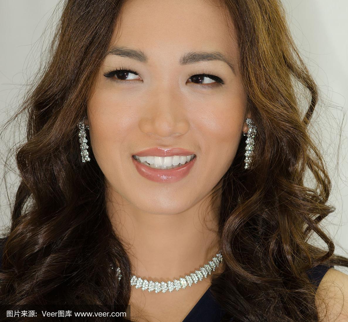 亚洲女性独特魅力探索，性感臀部与眼交艺术，揭秘25种激情技巧