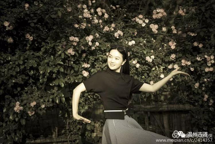 私拍老女岁月沉淀优雅绽放，时光雕琢韵味悠长，镜头定格永恒之美