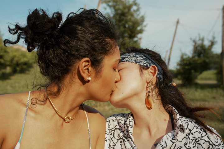 成人毛毛片同性女浜激情演绎，女同爱欲缠绵，深夜禁忌诱惑