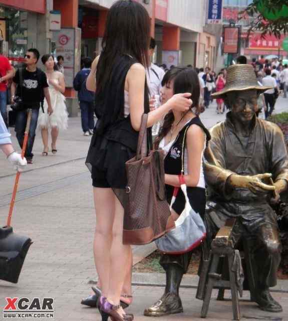 2.偷拍23P事件持续发酵，网友热议，警方介入调查，呼吁加强隐私保护