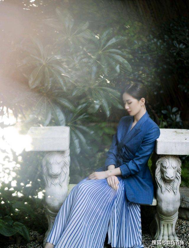 JXX欧美熟女风情万种，魅力四射，优雅气质令人沉醉