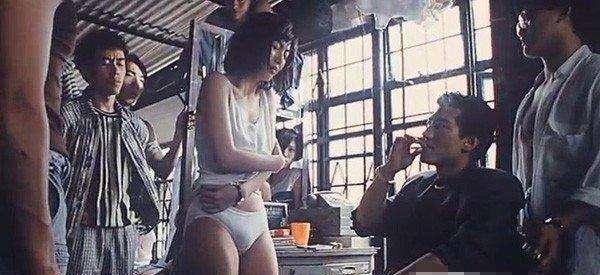 1.偷窥XXX性三级电影剧情解析