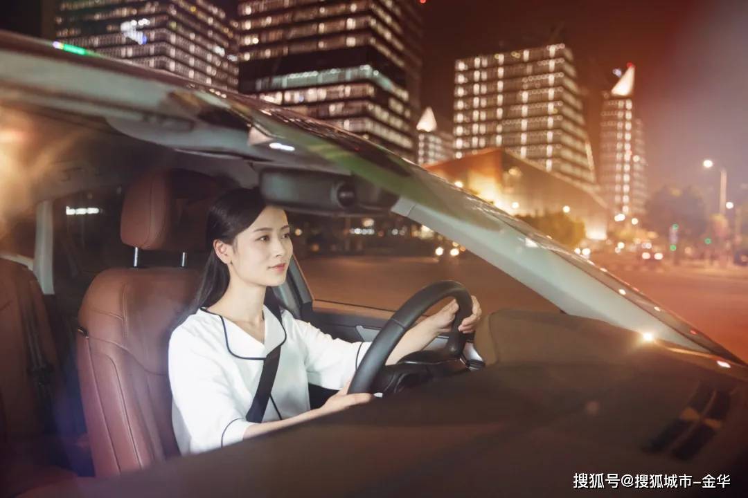 3男3女车内交换做爱激情碰撞,欲望交织,深夜禁忌游戏引爆荷尔蒙 3男3女车内交换做爱激情碰撞,欲望交织,深夜禁忌游戏引爆荷尔蒙