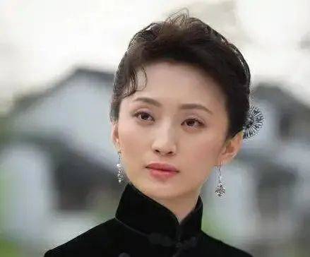 漂亮人妻被强中文字幕hd震撼剧情，欲望陷阱，暗黑诱惑，人妻沉沦