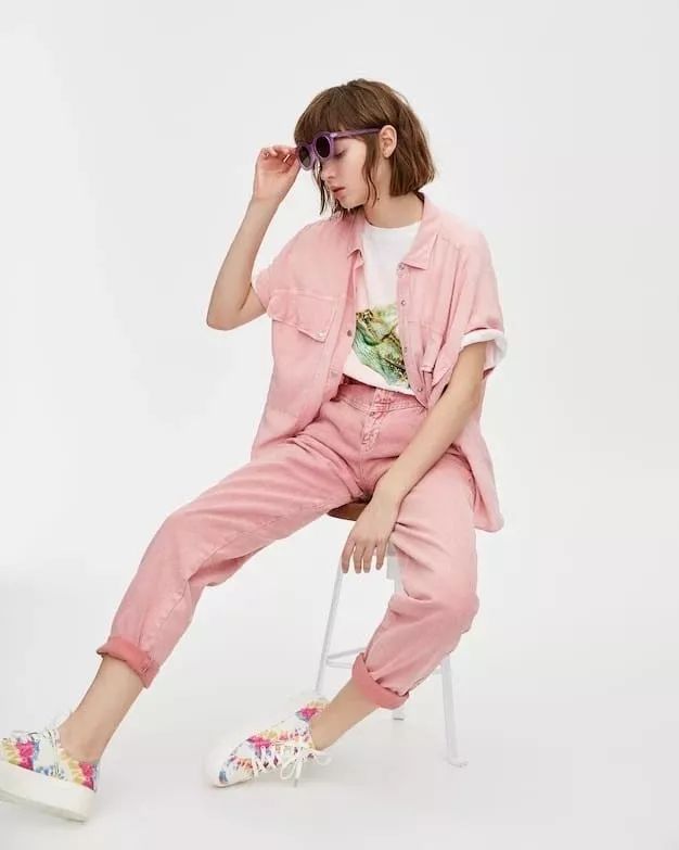 粉嫩小泬TOP精选穿搭指南，甜美风格必备，少女感爆棚搭配技巧
