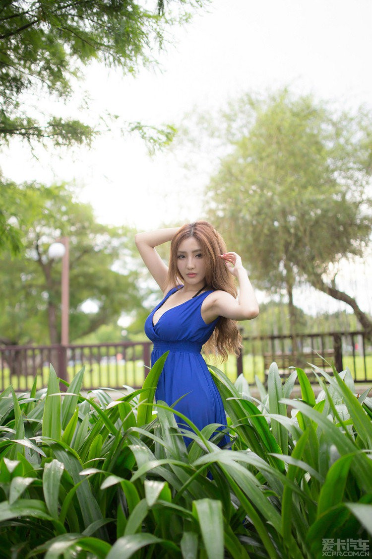 丰滿老熟婦HD魅力無限，成熟風采盡顯，歲月沉澱優雅韻味