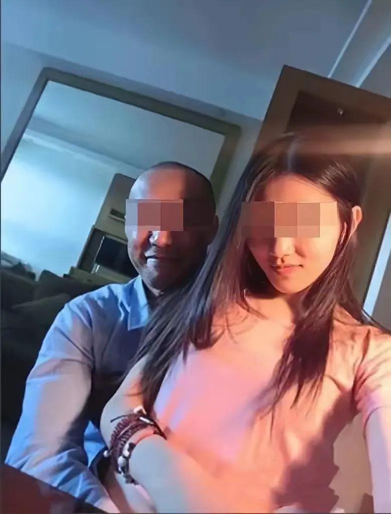 高级会所双飞女技师双飞视频浜流出，真实拍摄画面曝光，双人服务过程全记录