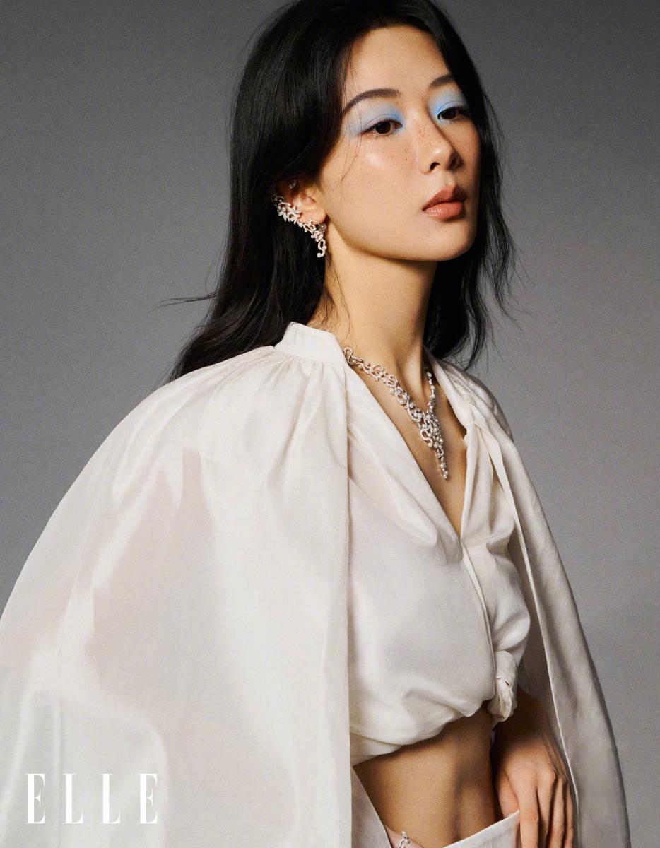 无码肥婆大屁股熟妇BBwass浜诱惑写真，丰满曲线尽显成熟魅力，性感撩人引爆视觉盛宴