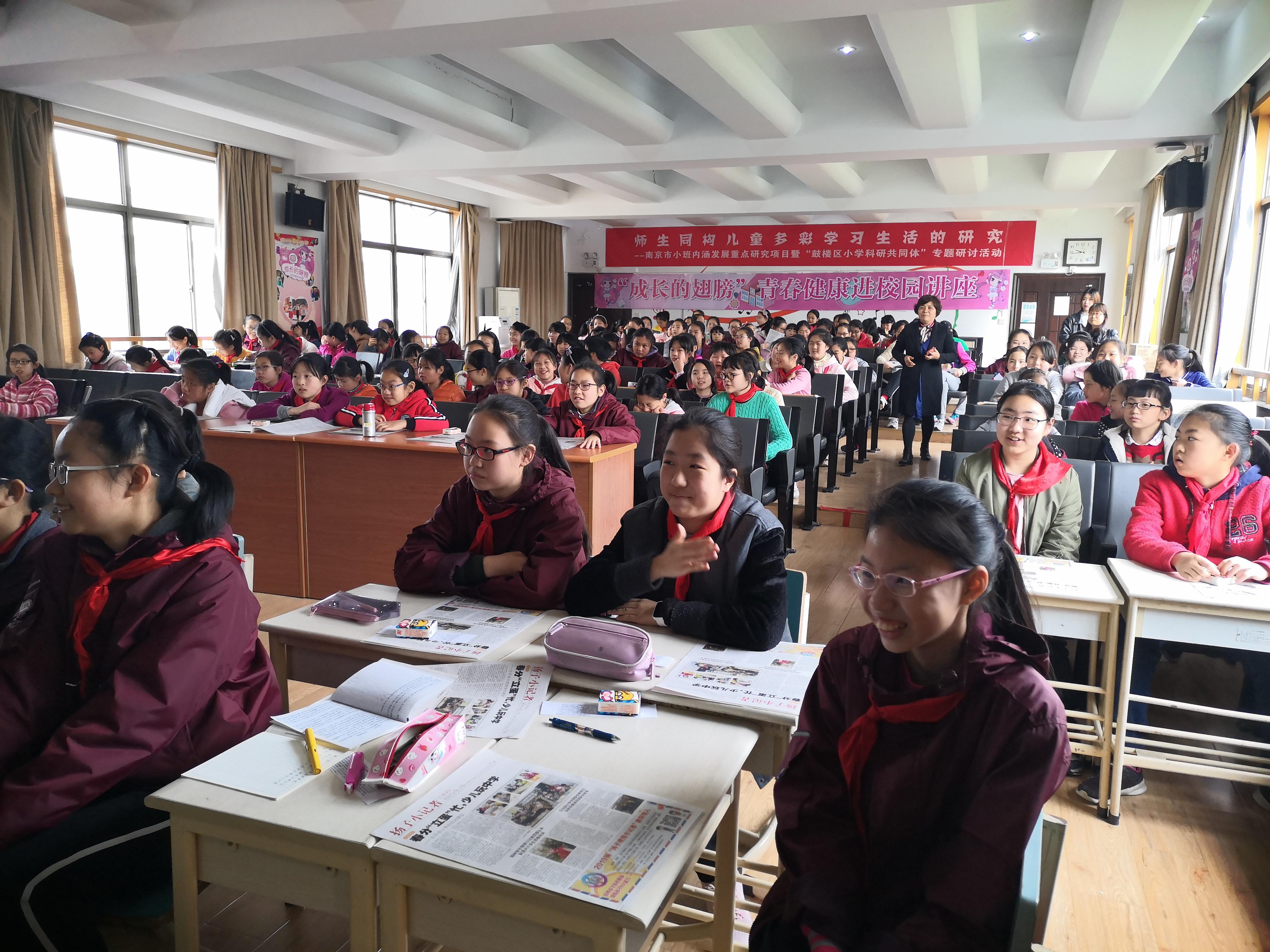 男生女生一起愁愁30免费浜，青春烦恼如何解，省钱妙招来分享，快乐生活不忧愁