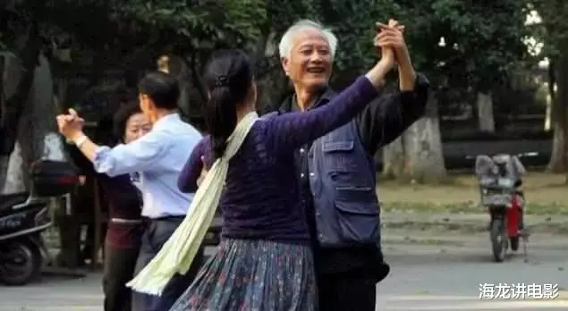 中国老头老太性AAAAA浜引发热议，探讨老年人情感需求，社会应给予更多关注与理解