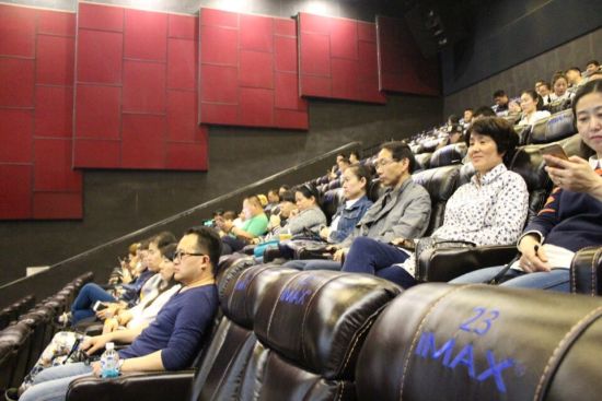 yapoo双女主人黄金vk震撼上线，奢华体验全新升级，尽享尊贵女王待遇