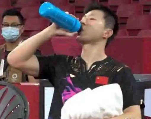 2.老太婆大黑BBBBBB的传奇故事，揭秘她的神秘力量，探索背后的真相