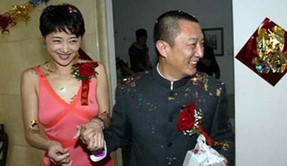 70岁色老头XXX浜事件曝光，网友热议不断，真相令人震惊