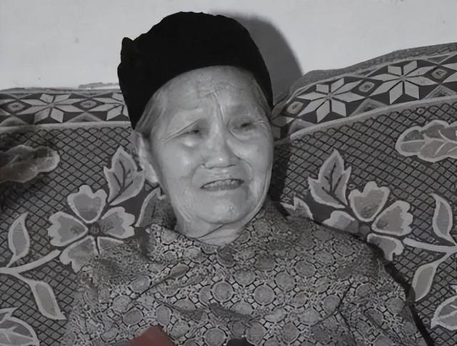 中国妓女老太太的沧桑岁月，一生坎坷，晚年凄凉，命运多舛