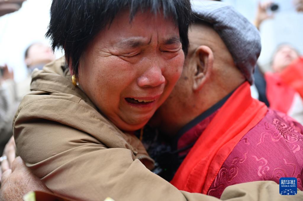 2.男同视频恋爱故事,甜蜜日常,感人瞬间全记录