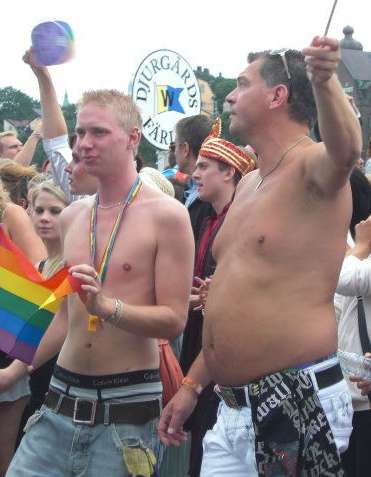 小太正裸体Gay片遭恶意泄露，引发热议，受害者隐私权受侵犯
