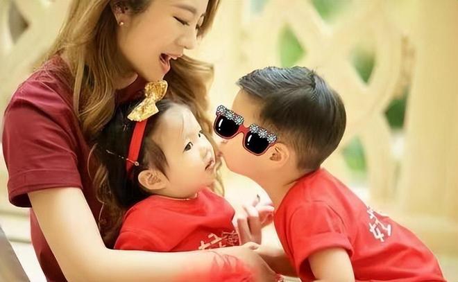 1.女儿的绣感温暖人心传递爱意