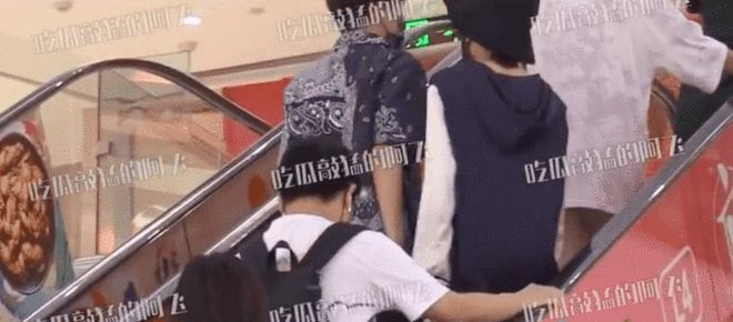 男朋友吃乳头真人视频亲密互动，真实拍摄，情侣私密时刻分享