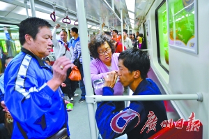 2.夜排AV风波不断，市民热议，警方介入调查真相