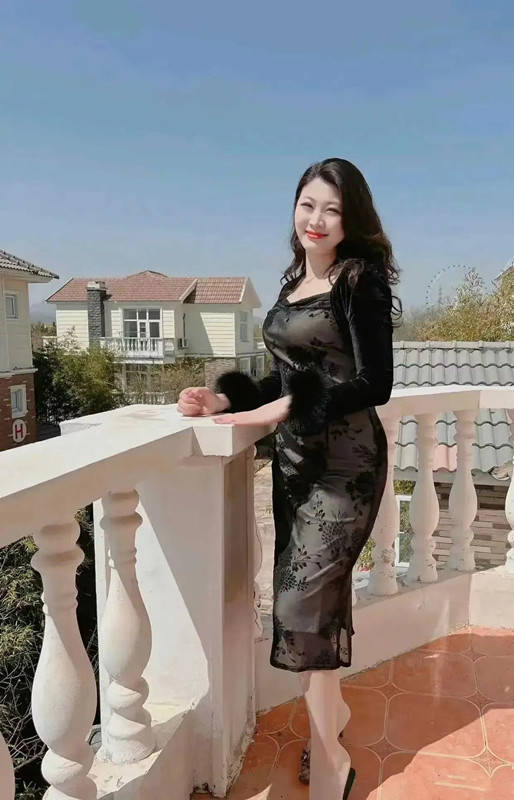 岳丰满少妇岳A片浜激情演绎，动人情节扣人心弦，深夜独享视觉盛宴