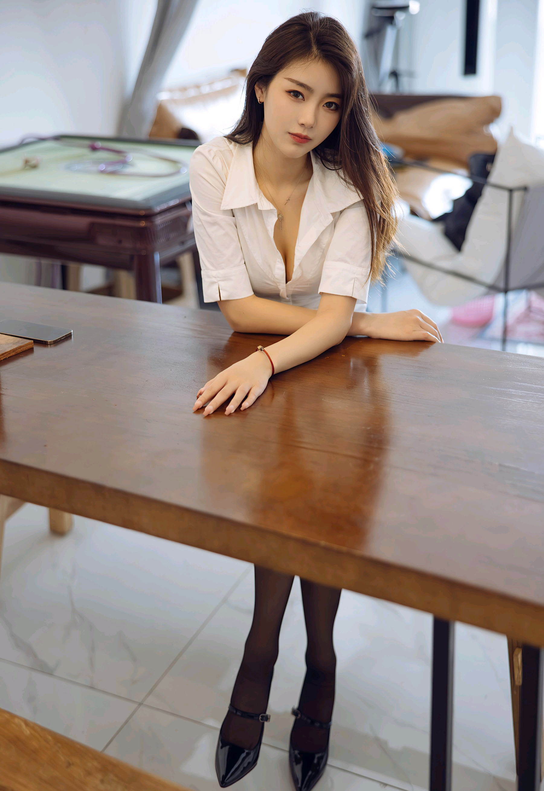 2.美女丝袜秘书麻豆写真拍摄花絮，性感职场穿搭，高跟丝袜魅力，办公室时尚大片