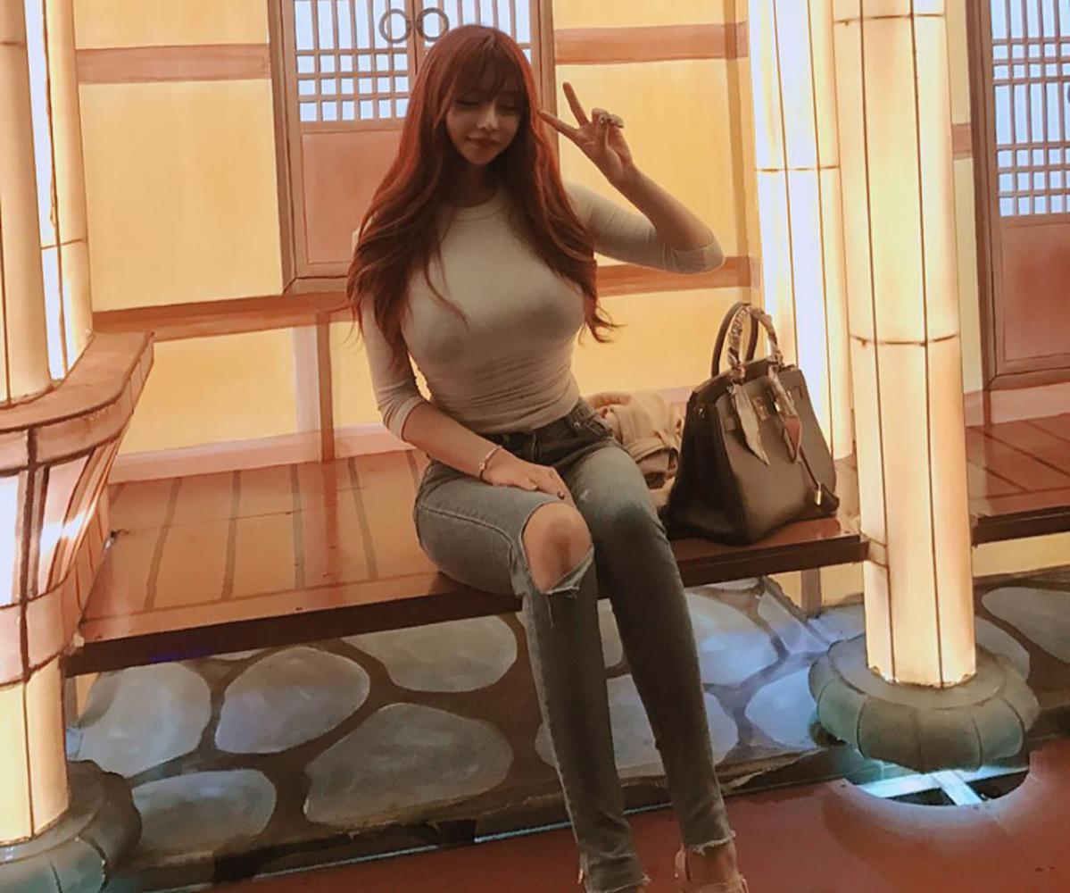丰满美女玩到喷潮谁能拿下她，激情瞬间引爆欲望，高手快来征服她的极致欢愉