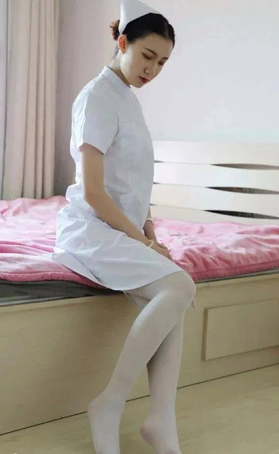 1.丝袜护士的处子之身被我破了