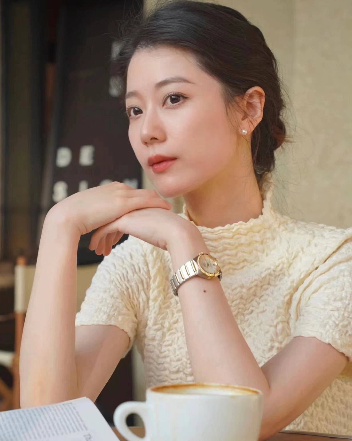 精品影音女人一区尽享高清视听盛宴，畅游影视世界，品味优雅女性生活