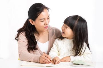 初一女生青春成长烦恼，如何正确引导教育，避免不良影响