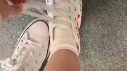 1.VK女生脱帆布鞋的时尚穿搭秘诀*